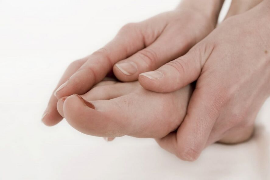 Unpleasant sensations in the joints after a long walk can be relieved by massage